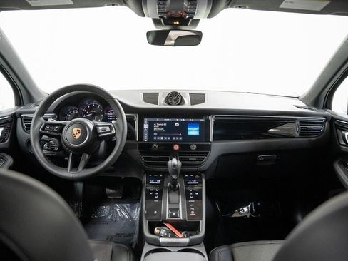 Used 2024 Porsche Macan image 20