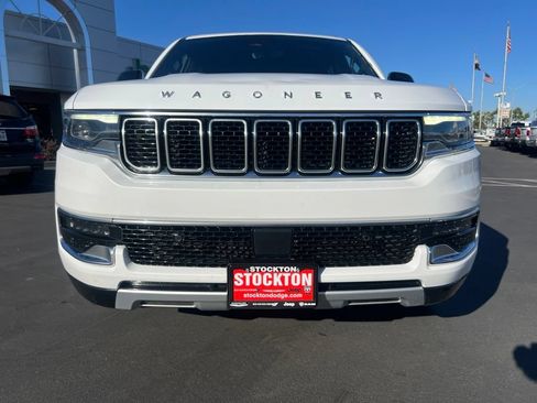 Used 2024 Jeep Wagoneer L Series II RWD image 4