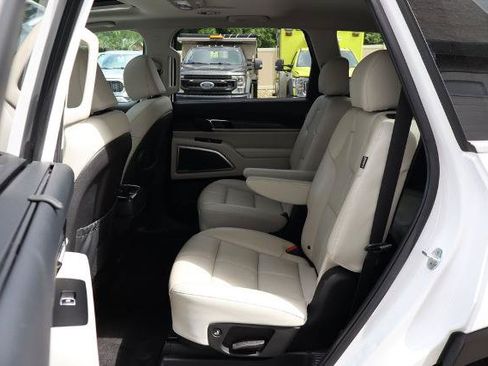 Used 2023 Kia Telluride EX w/ EX Captain's Chair Package AWD/4WD image 10