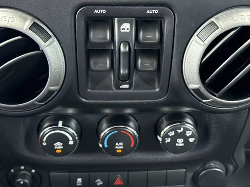 Used 2014 Jeep Wrangler Unlimited Sport w/ Quick Order Package 24S AWD/4WD image 20