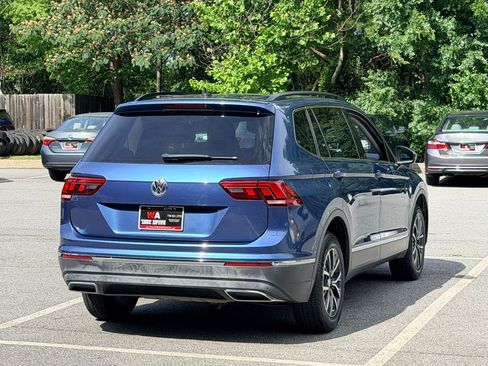 Used 2020 Volkswagen Tiguan SE w/ Panoramic Sunroof Package FWD image 4