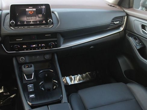 Used 2023 Nissan Rogue SV w/ SV Premium B Package image 27