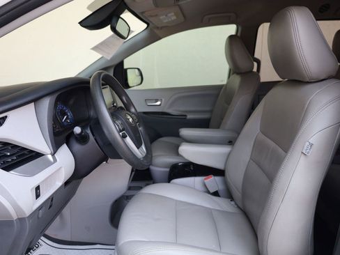 Used 2020 Toyota Sienna LE FWD image 13