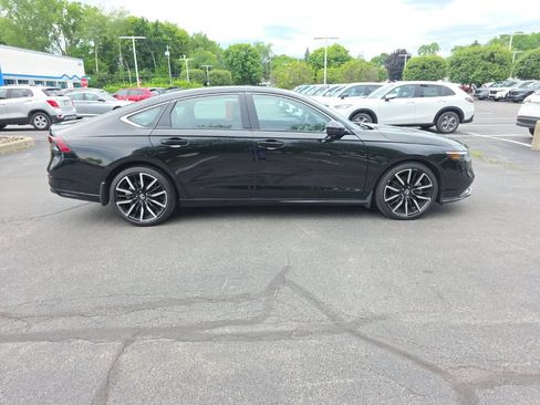Used 2024 Honda Accord Touring image 8