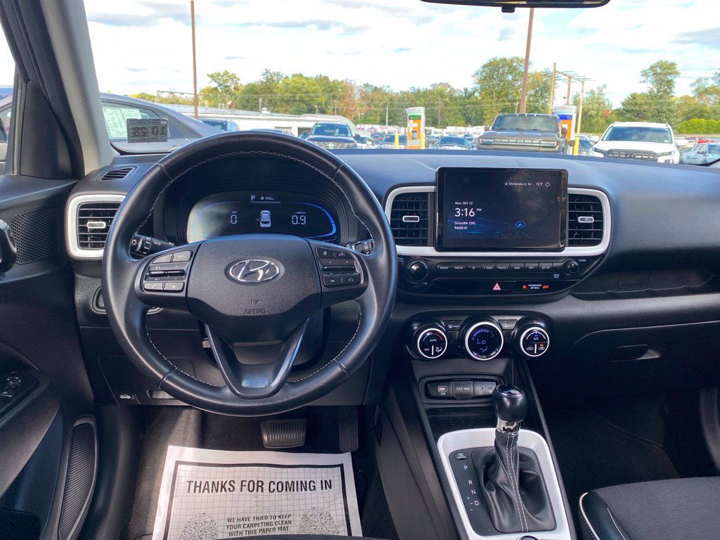 Certified 2024 Hyundai Venue Limited FWD image 10
