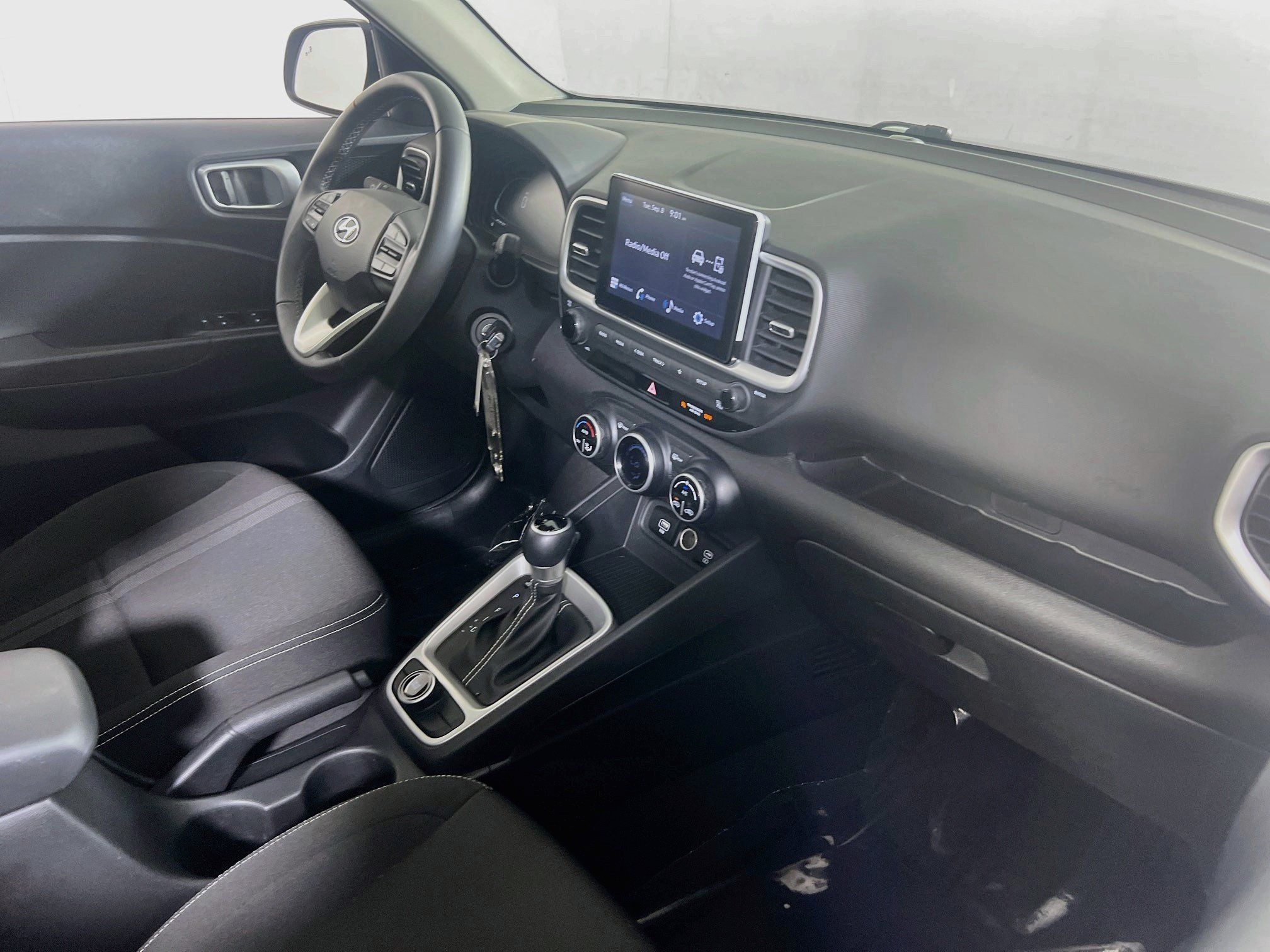 Used 2023 Hyundai Venue SEL w/ Cargo Package FWD image 26