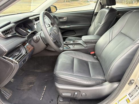 Used 2014 Toyota Avalon XLE image 9