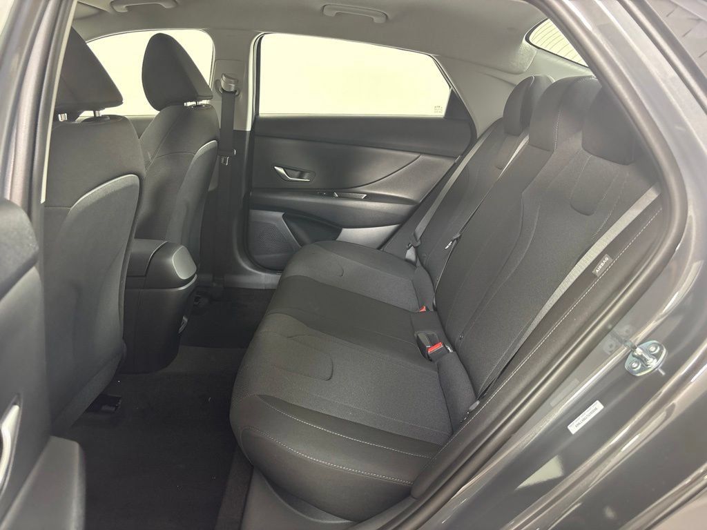 New 2026 Hyundai Elantra SE FWD image 18
