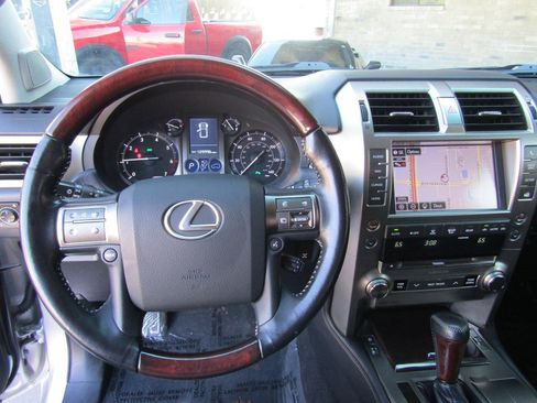 Used 2017 Lexus GX 460 image 16