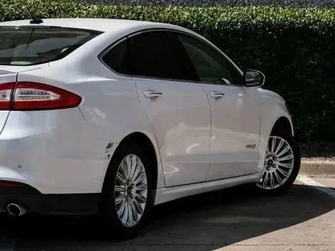 Used 2016 Ford Fusion SE w/ Equipment Group 502A image 12