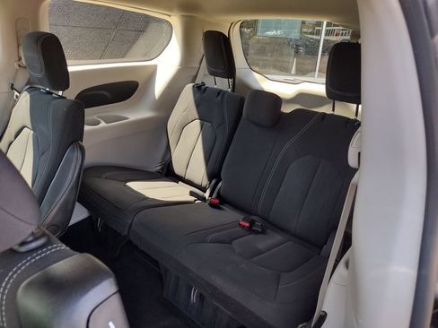 Used 2023 Chrysler Voyager LX FWD image 8