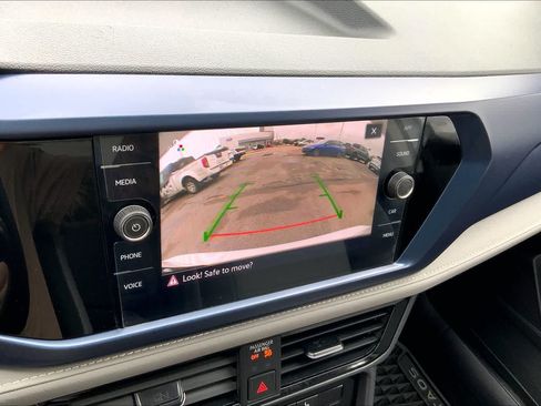 Used 2023 Volkswagen Taos SE w/ Panoramic Sunroof Package FWD image 24