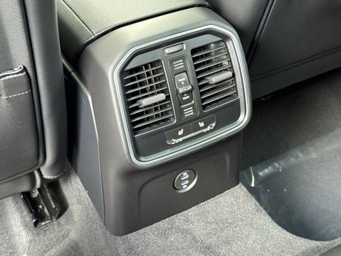 New 2026 Porsche Macan image 15