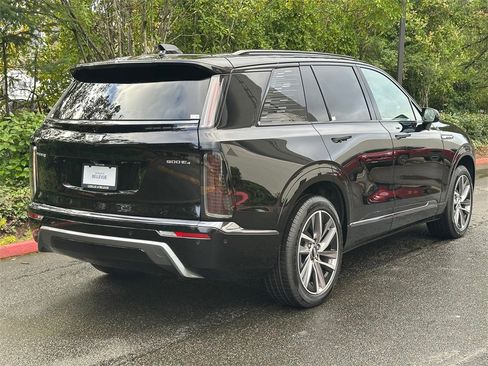 New 2026 Cadillac Vistiq Sport image 5