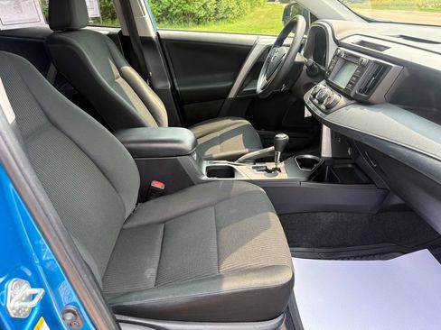 Used 2018 Toyota RAV4 LE w/ All Weather Liner Package FWD image 28
