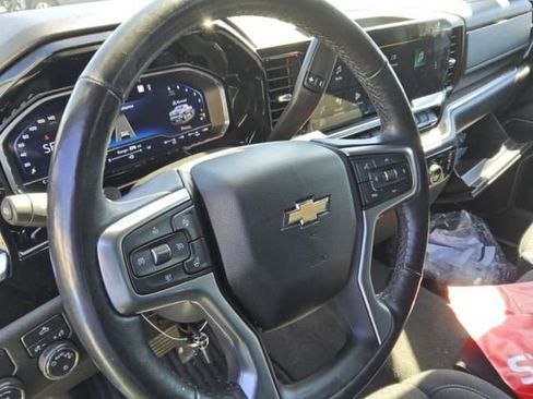 Used 2022 Chevrolet Silverado 1500 LT image 3