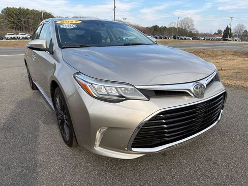 Used 2017 Toyota Avalon XLE image 2