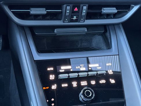 Certified 2025 Porsche Macan 4 Electric image 25