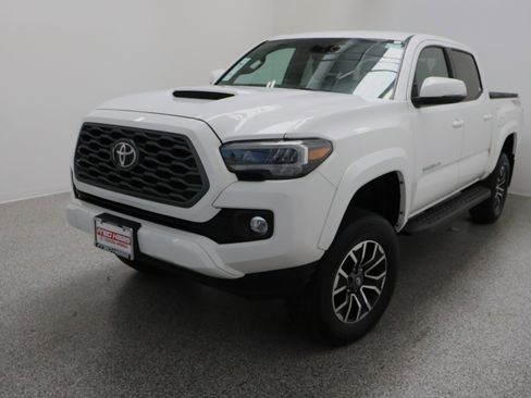 Used 2023 Toyota Tacoma TRD Sport AWD/4WD image 2