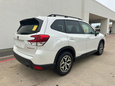 Used 2023 Subaru Forester Premium AWD/4WD image 7