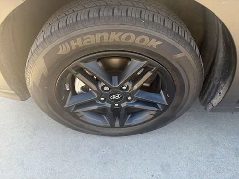 Used 2023 Hyundai Kona SE FWD image 8