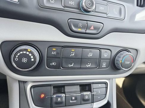 Used 2022 GMC Terrain SLE image 23