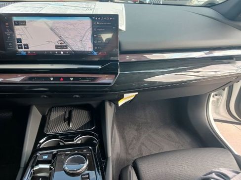 New 2024 BMW i5 eDrive40i w/ Convenience Package image 22