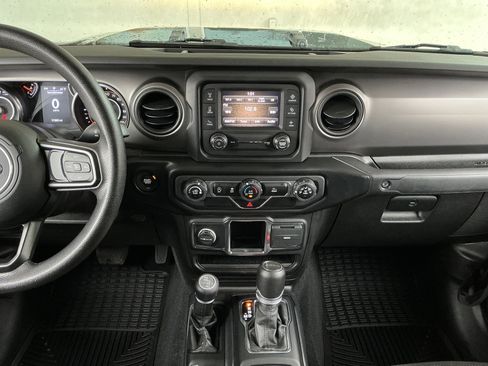 Used 2021 Jeep Gladiator Sport AWD/4WD image 8