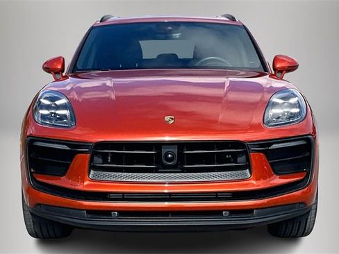 Used 2024 Porsche Macan image 3
