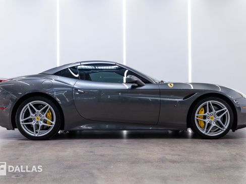 Used 2017 Ferrari California T RWD image 20