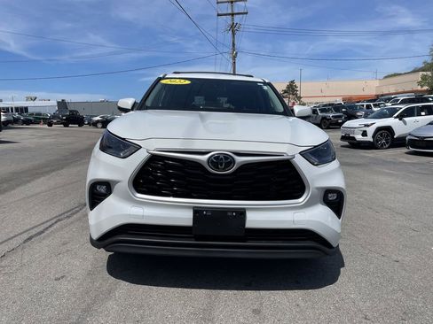 Used 2022 Toyota Highlander LE AWD/4WD image 5