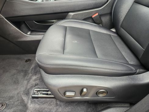Certified 2025 Chevrolet Traverse LT FWD image 24