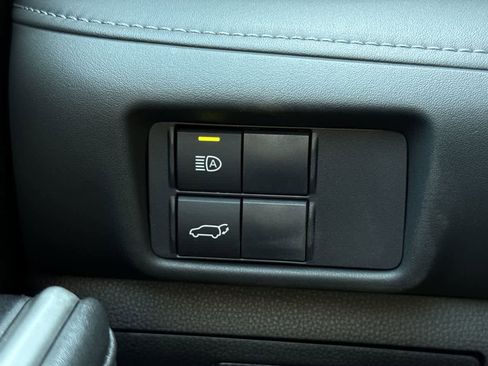 Used 2021 Toyota Highlander XLE image 22