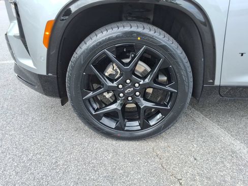 Certified 2025 Chevrolet Traverse RS FWD image 10
