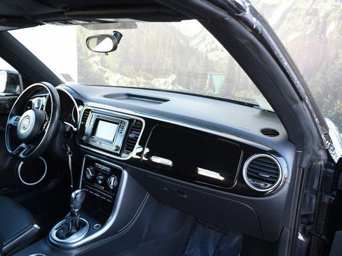 Used 2018 Volkswagen Beetle S image 24