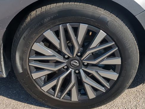 Used 2024 Nissan Altima 2.5 SV image 11