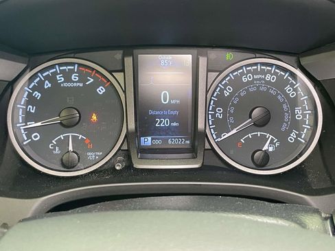 Used 2020 Toyota Tacoma TRD Sport AWD/4WD image 34