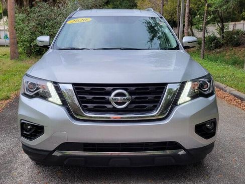 Used 2020 Nissan Pathfinder SV image 2