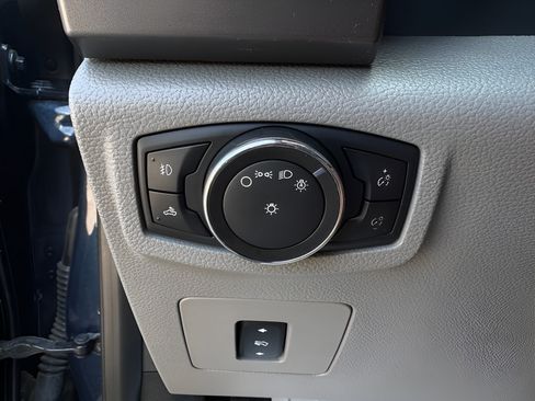Used 2015 Ford F150 XLT w/ Equipment Group 302A Luxury AWD/4WD image 22