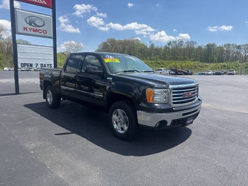 Used 2010 GMC Sierra 1500 SLT w/ All-Terrain Package AWD/4WD image 8