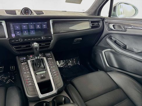 Used 2021 Porsche Macan Turbo image 23