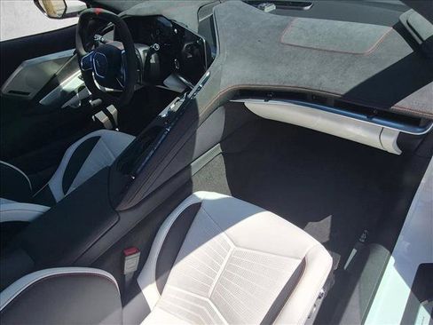 Used 2023 Chevrolet Corvette Stingray Premium Cpe w/ Z51 Performance Package RWD image 19