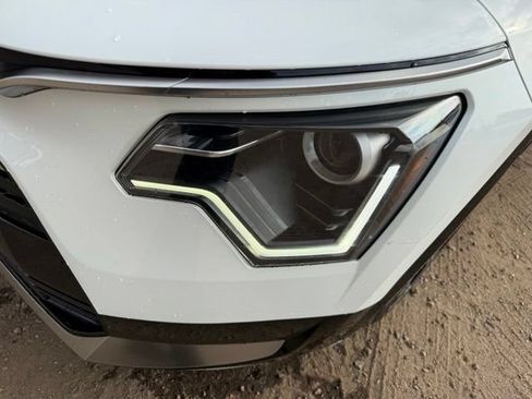 Used 2023 Kia Niro EX Touring FWD image 10