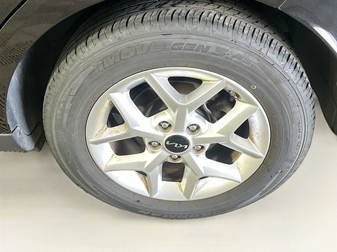 Used 2025 Kia Soul LX w/ LX Technology Package image 11