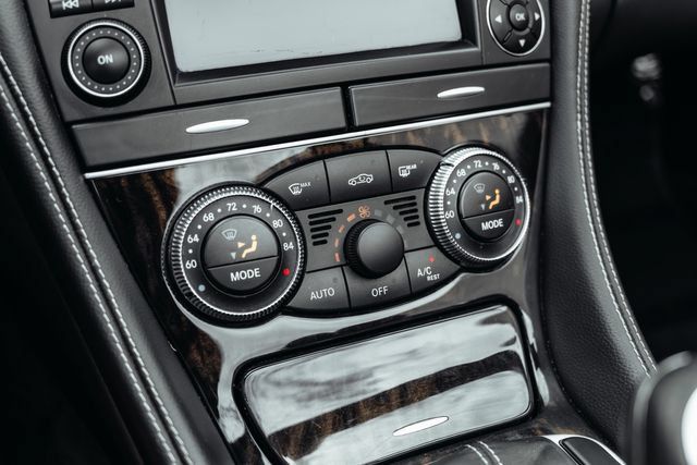 Used 2011 Mercedes-Benz SL 550 image 17