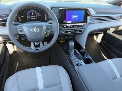 New 2026 Toyota Camry Hybrid FWD image 19