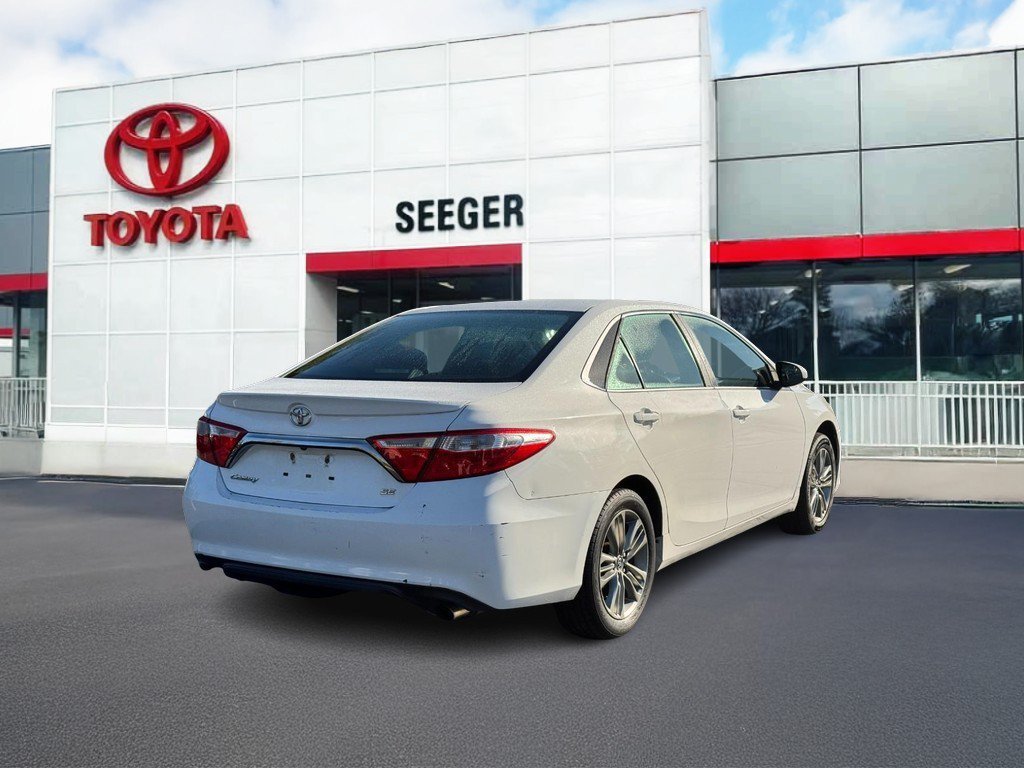 Used 2015 Toyota Camry SE FWD image 3
