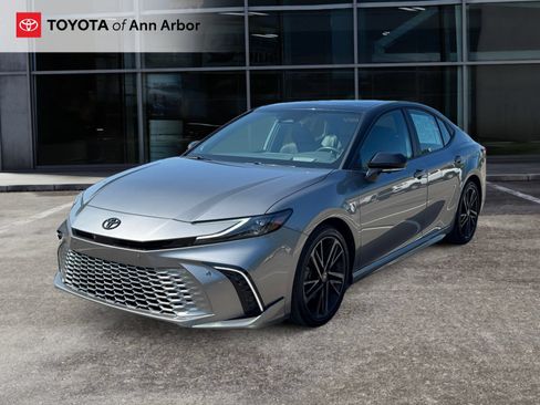 Used 2025 Toyota Camry XSE w/ Premium Plus Package AWD/4WD image 9