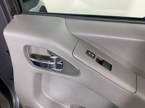 Used 2017 Nissan Frontier SV w/ SV Value Truck Package image 39