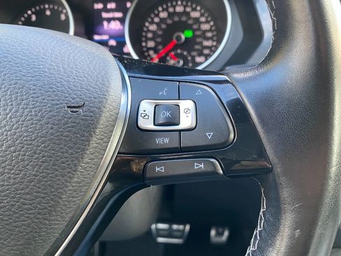 Used 2021 Volkswagen Tiguan SE image 24